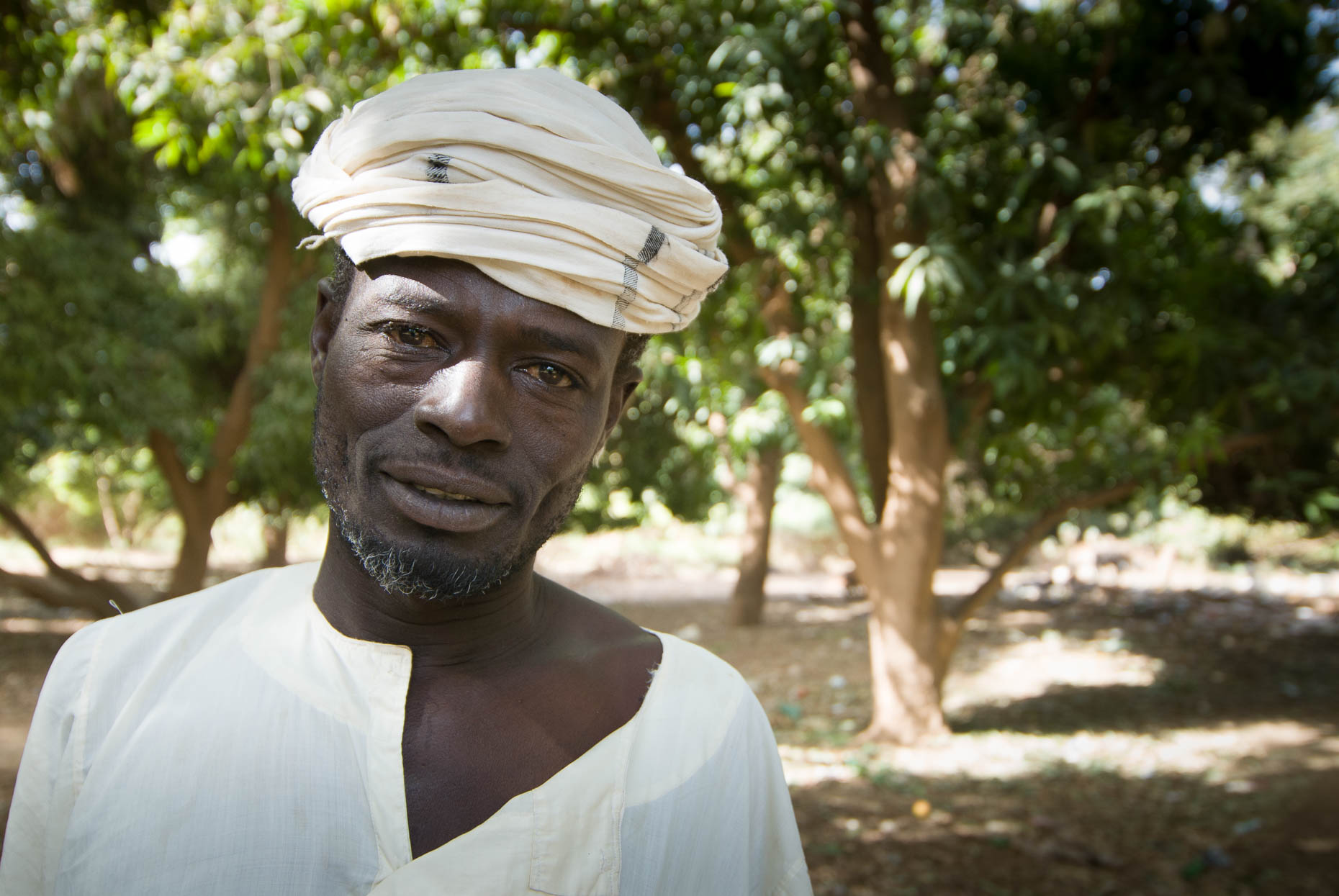 20070522_Sudan__FIL0661_mango_farmer